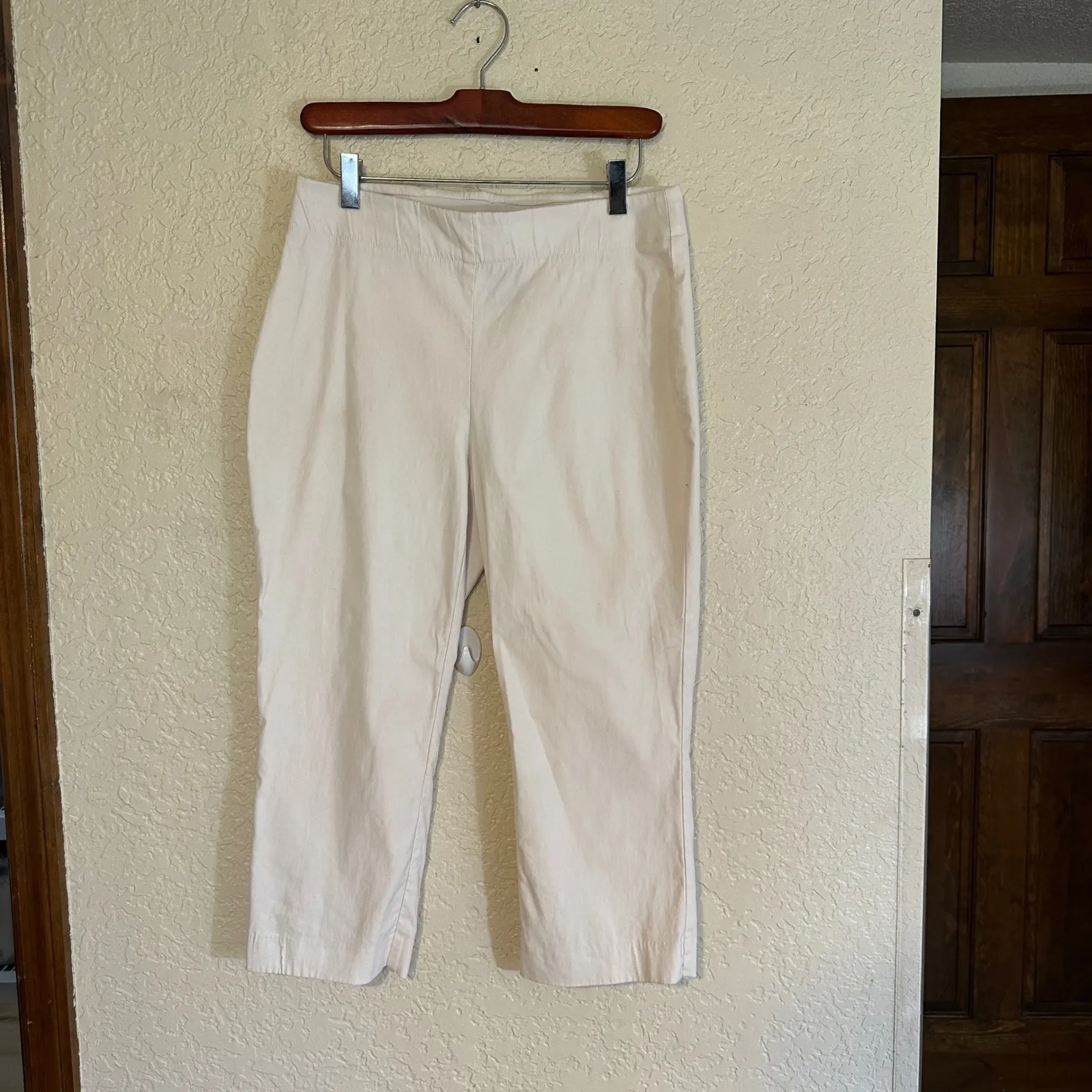 Chicos White XS 00 Straight Leg Cropped Capri Pull On Stretch Pants - Image 2