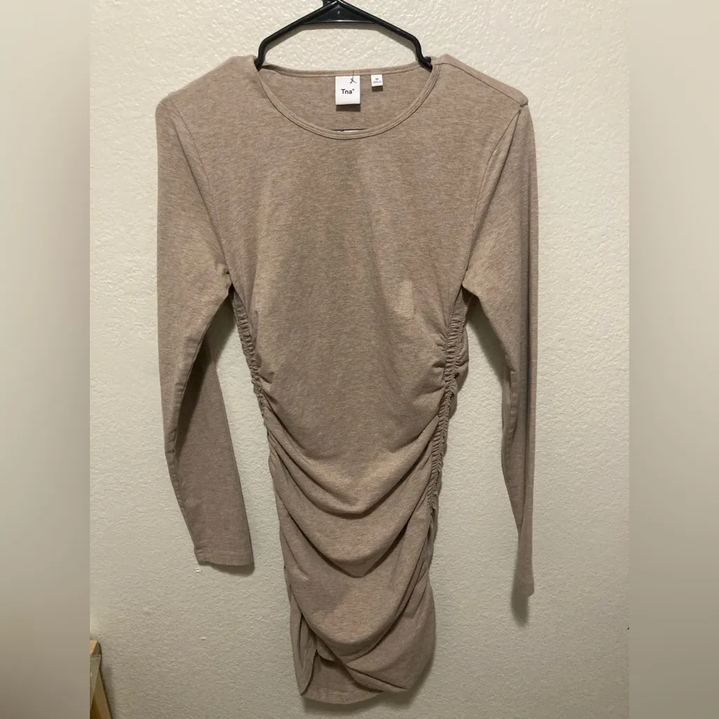 Aritzia TNA Chill Malibu Ruched Bodycon Dress Size Medium Tan - Image 4