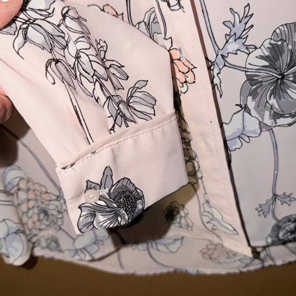 Candies Floral Blouse in Blush Pink and Black Floral patterns size small - Image 4