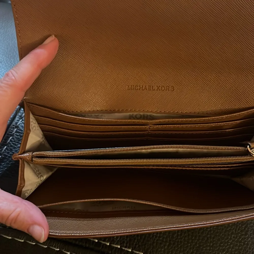 Michael Kohrs Tan/brown Wallet - Image 4