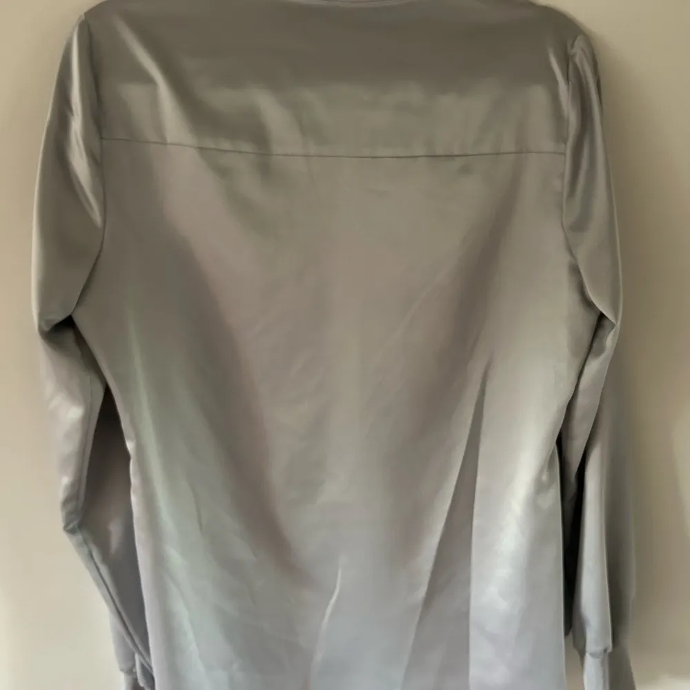 Ivanka Trump Shimmering blue blouse - Image 4