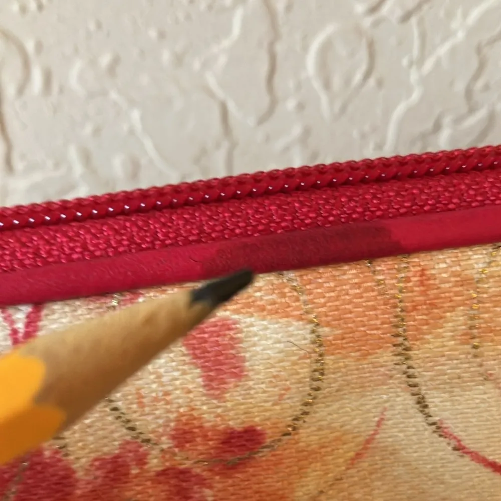 Coach: Pink Floral Abstract Tablet/iPad cover- sleeve- pockets- padded - Image 5