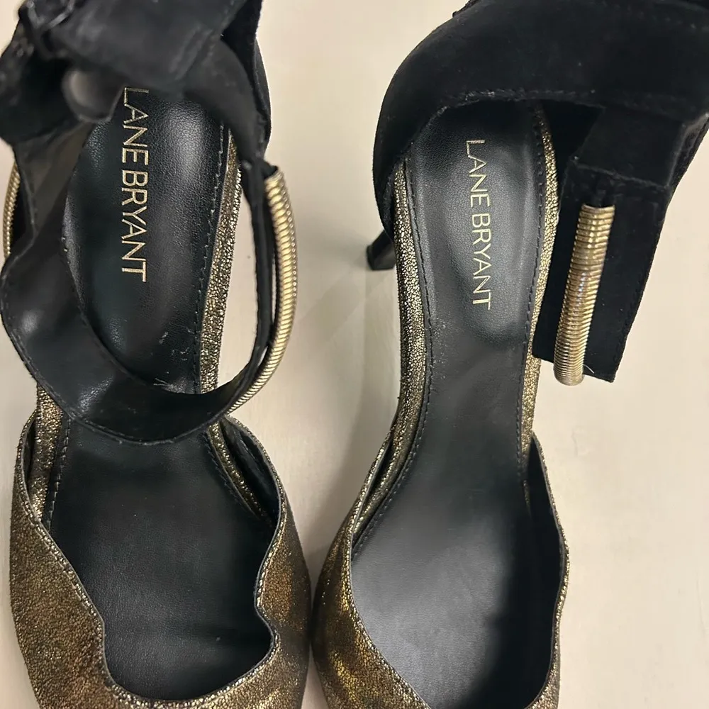 Lane Bryant Black and Gold Slingback Heels 10 W - Image 5