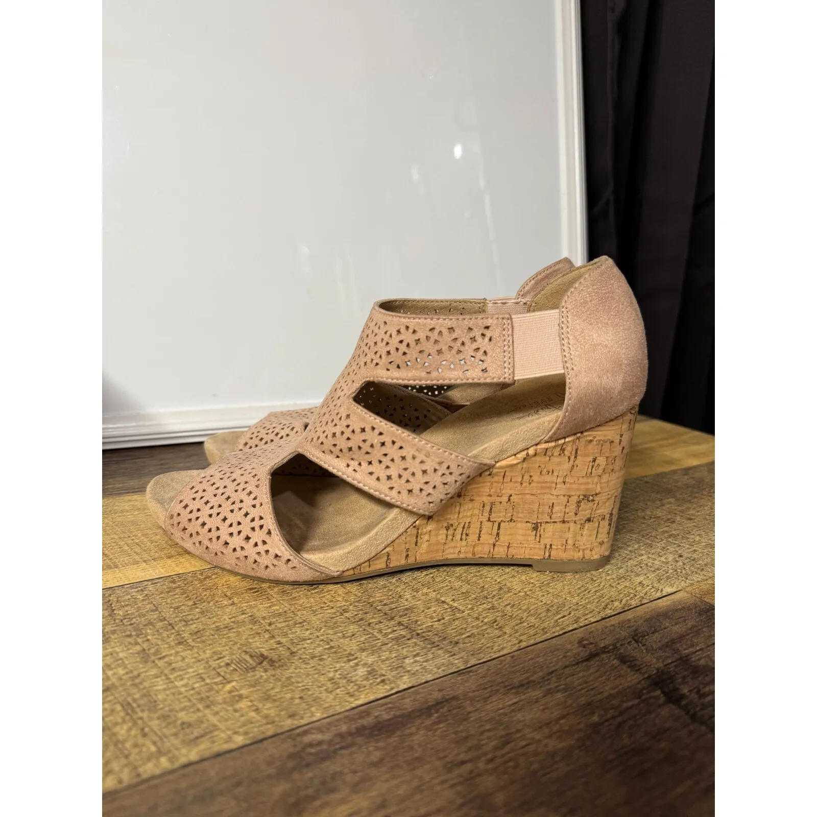 Life‎ Stride Soft Systems Faux Suede Cork Beige Heidi Wedge Sz 9W Sandal Comfort - Image 2