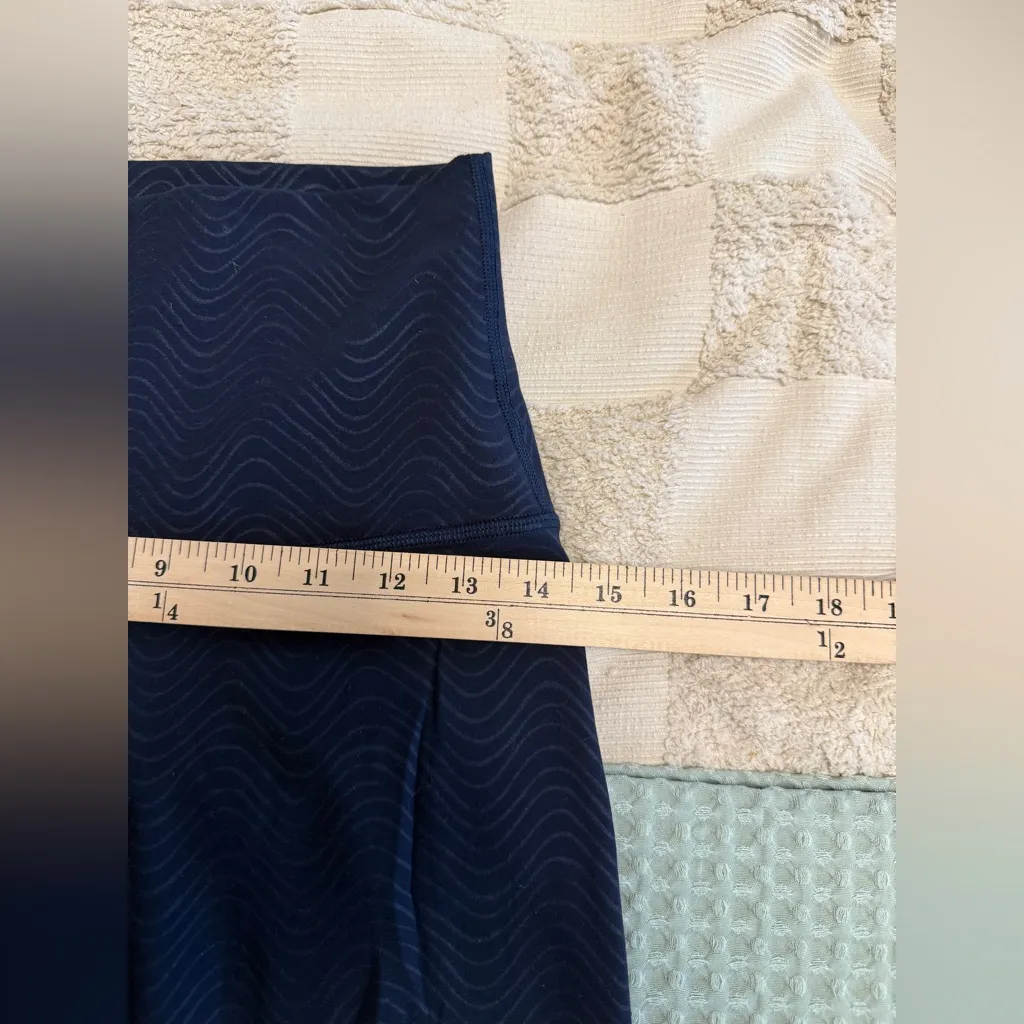 Lululemon Align Super-High-Rise Short 10"
Size 8 - Image 2