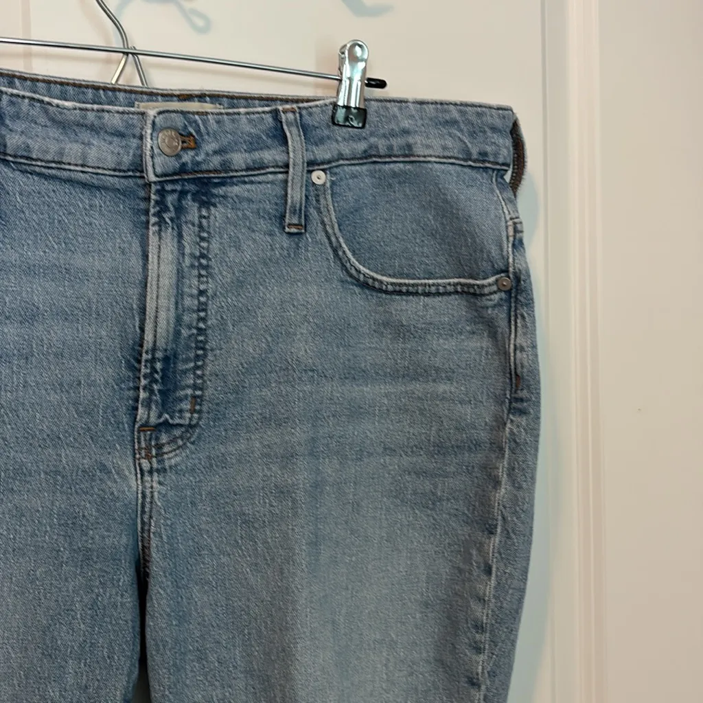 Madewell The Curvy Perfect Vintage Jean in Coney Wash: Destroyed Edition Size 33 - Image 6