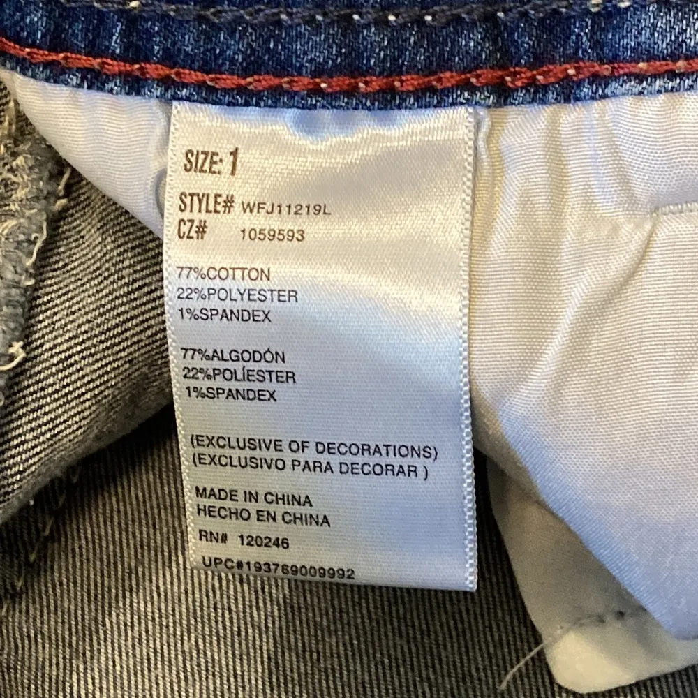 Wallflower Juniors size 1/25 legendary fit blue jean shorts denim stretch NWT Red - Image 4