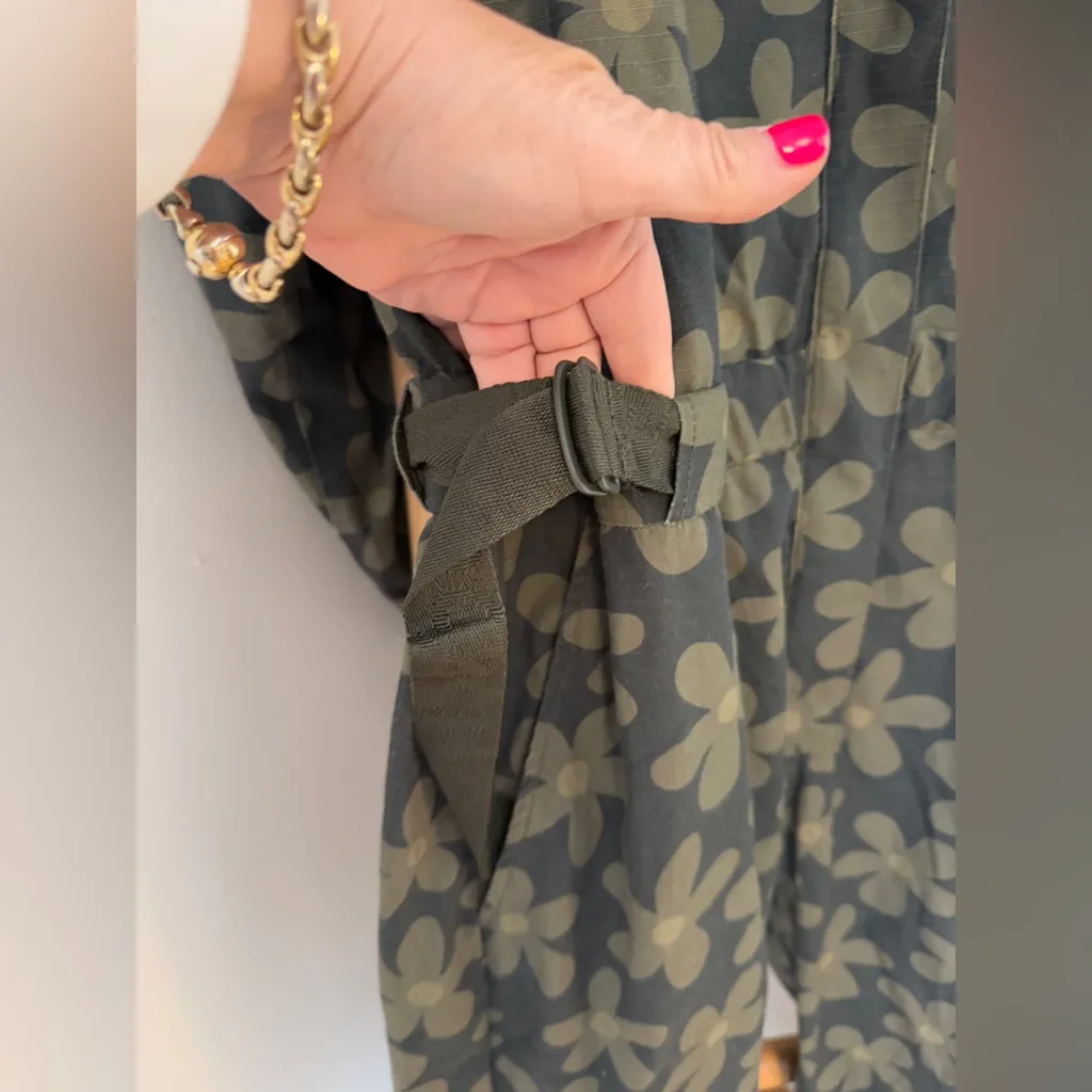 CASH By Cash APP Floral Jumpsuit Buckle Cargo Zip Floral Flowers Med Money Green - Image 9