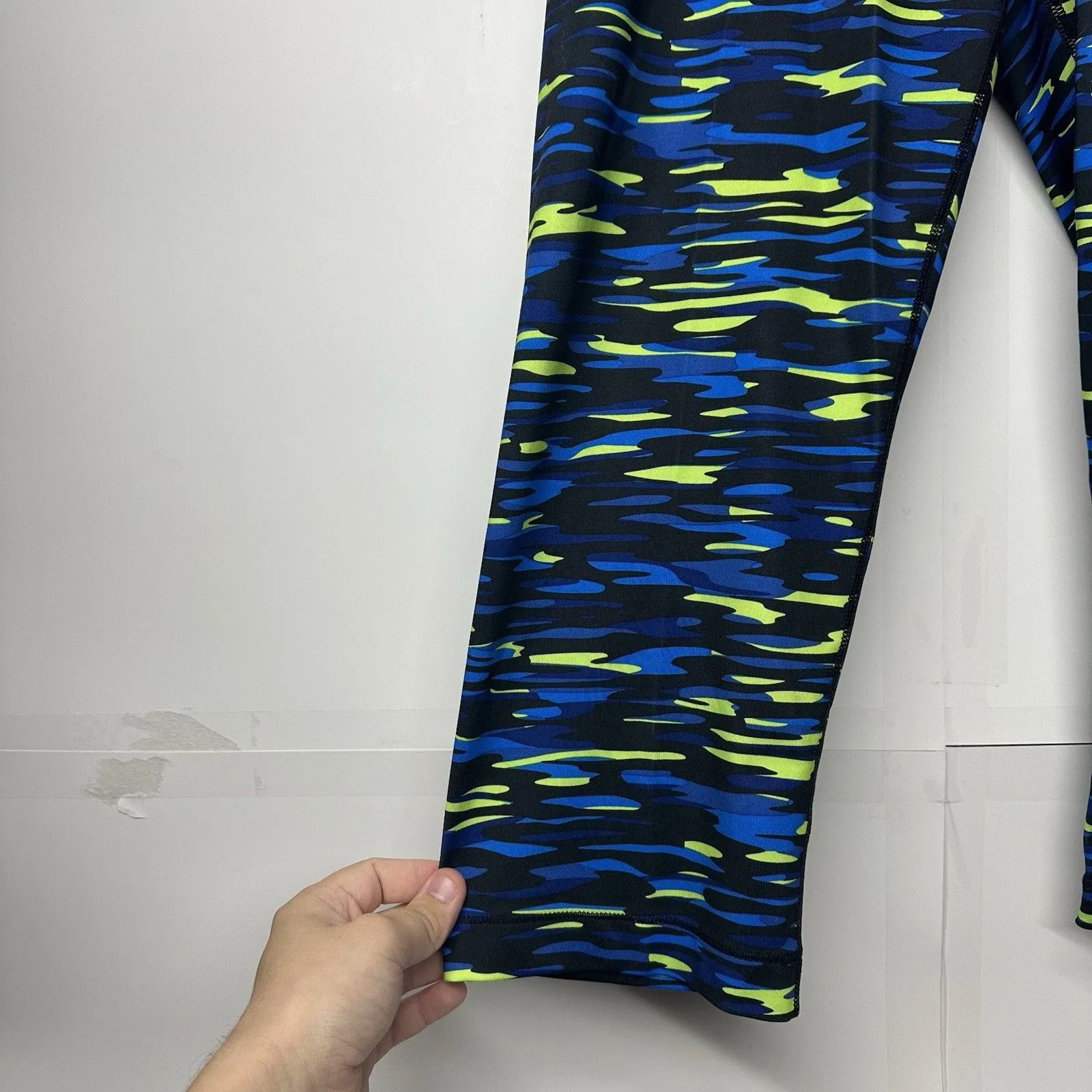 Nike Pro Women’s XL Camo Capri Leggings Waist 30 Inches And Inseam 19 Inches - Image 2