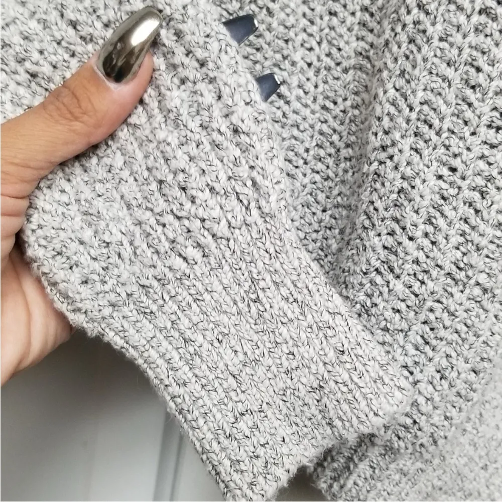Brandy Melville  Grey Crewneck Sweater - Image 3