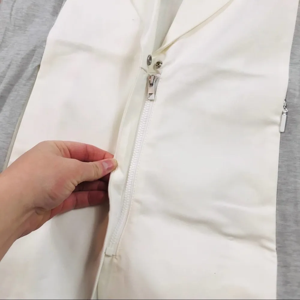 NWT Under Armour White & Grey Vest with Built in Hood-Small - Image 6