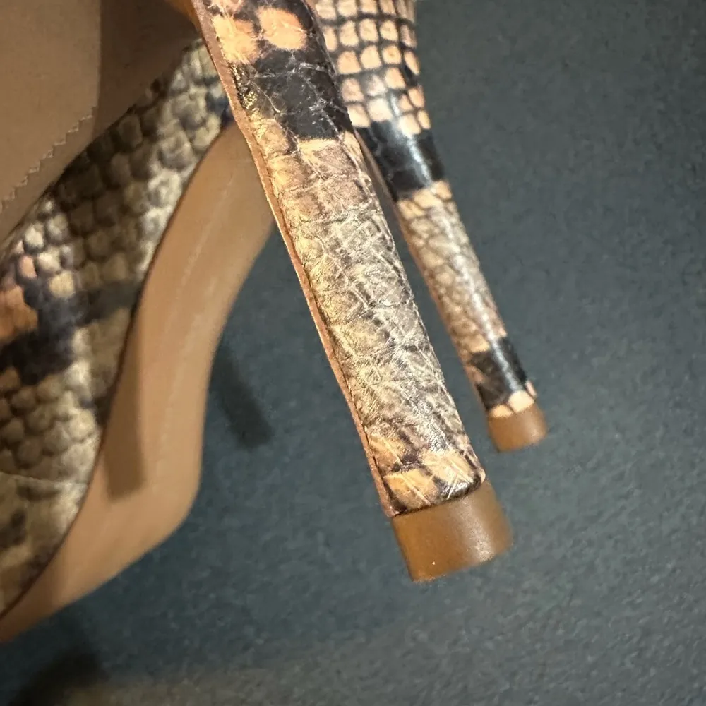 Banana Republic Madison 12-hour Pump Pink & Grey Snake Skin Print Heels Women’s - Image 5