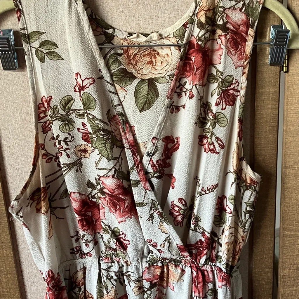 Floral Patterned unique romper Size undefined - Image 3