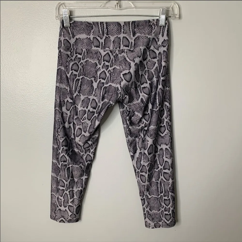 Onzie Gray Snakeskin Crop Leggings - Image 2