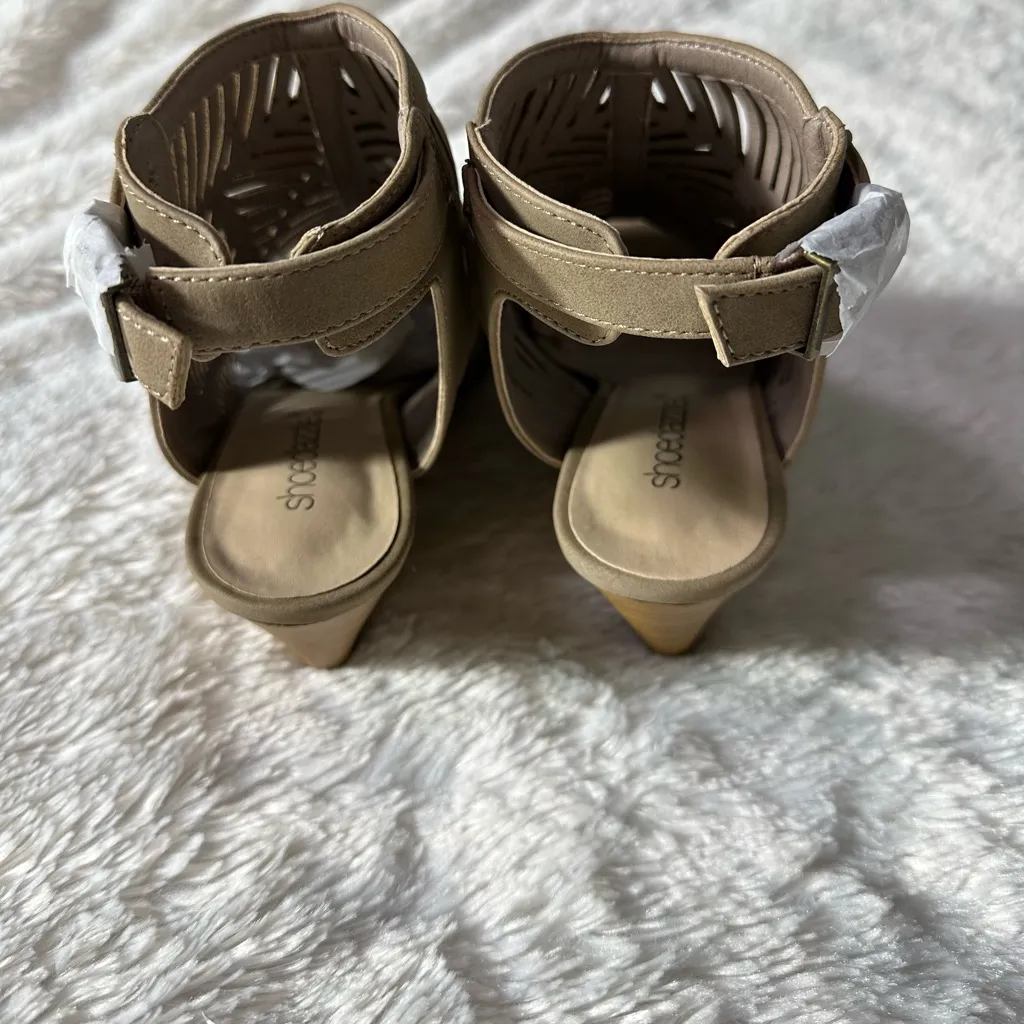 Shoe Dazzle light brown/tan Cutout Ankle wedge Heels Tan Size 7 - Image 3