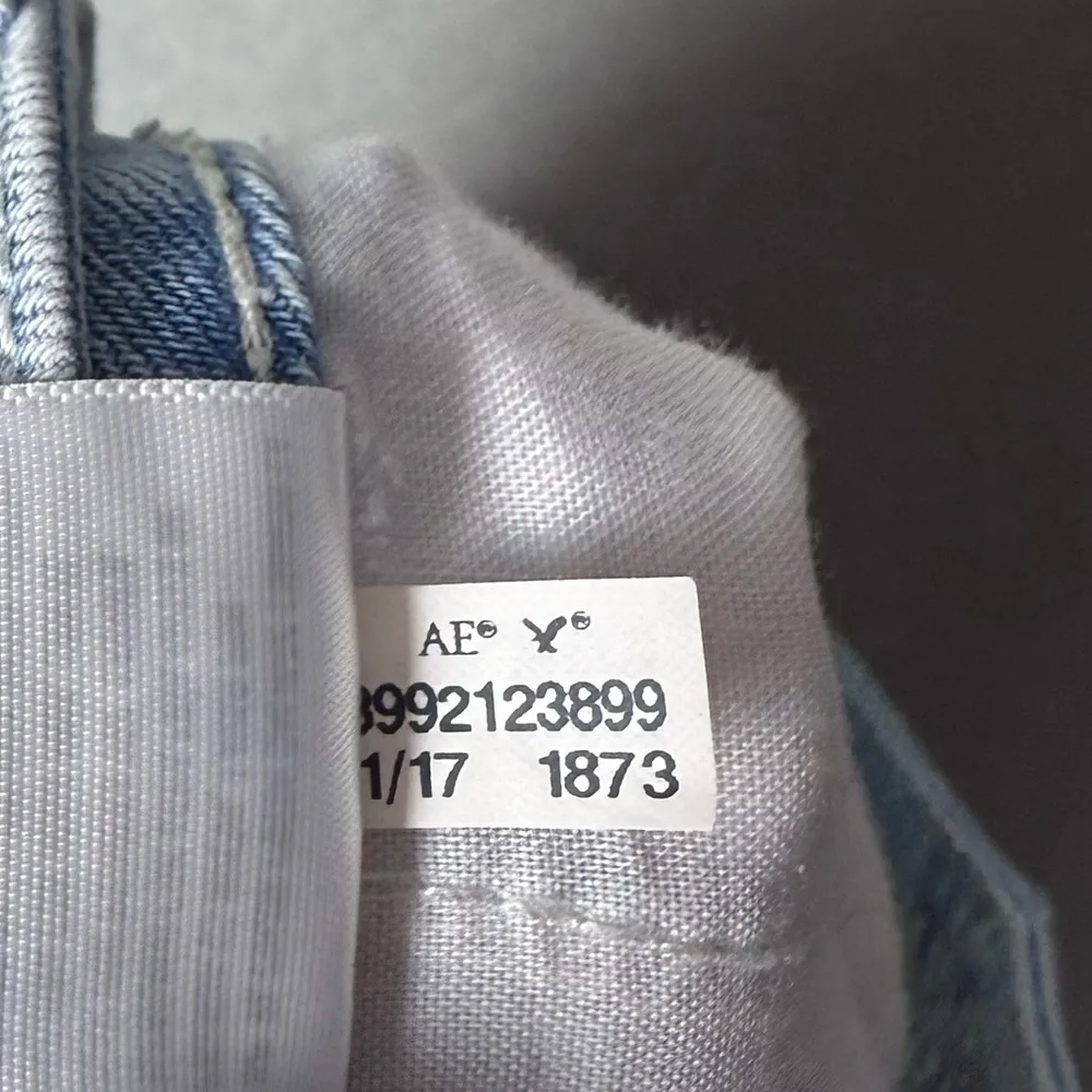 American Eagle Women's Denim Button-up Light Wash Skirt Raw Hem Pockets size 4 - Image 7