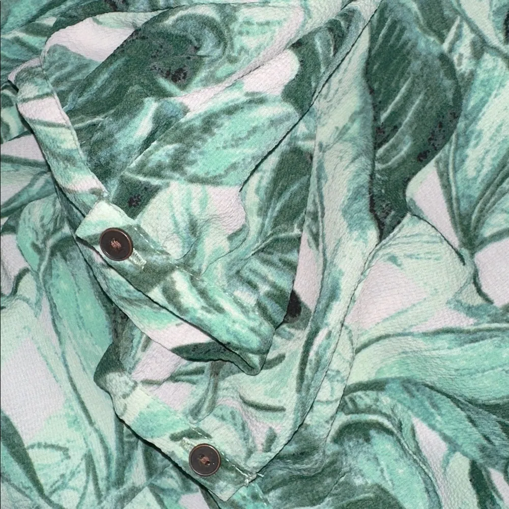 Kaari Blue Leaf Patterned Green romper size XLarge - Image 5