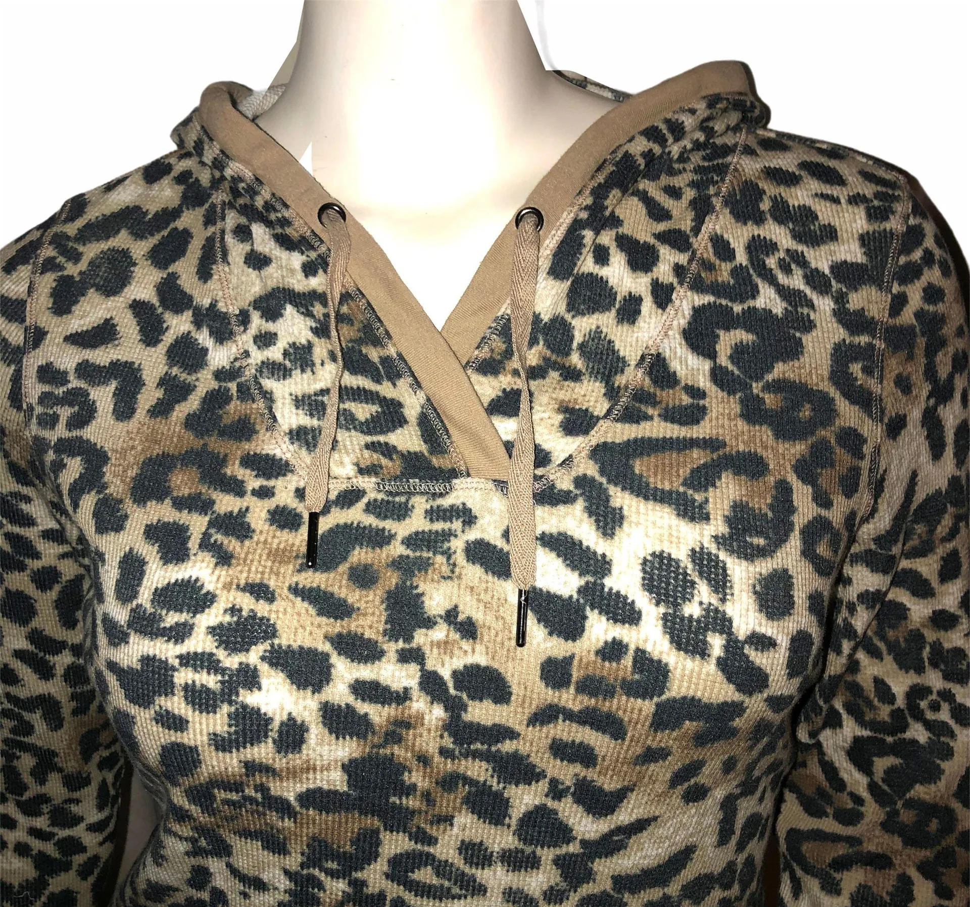 Leopard Print Hooded Thermal Top - Image 4
