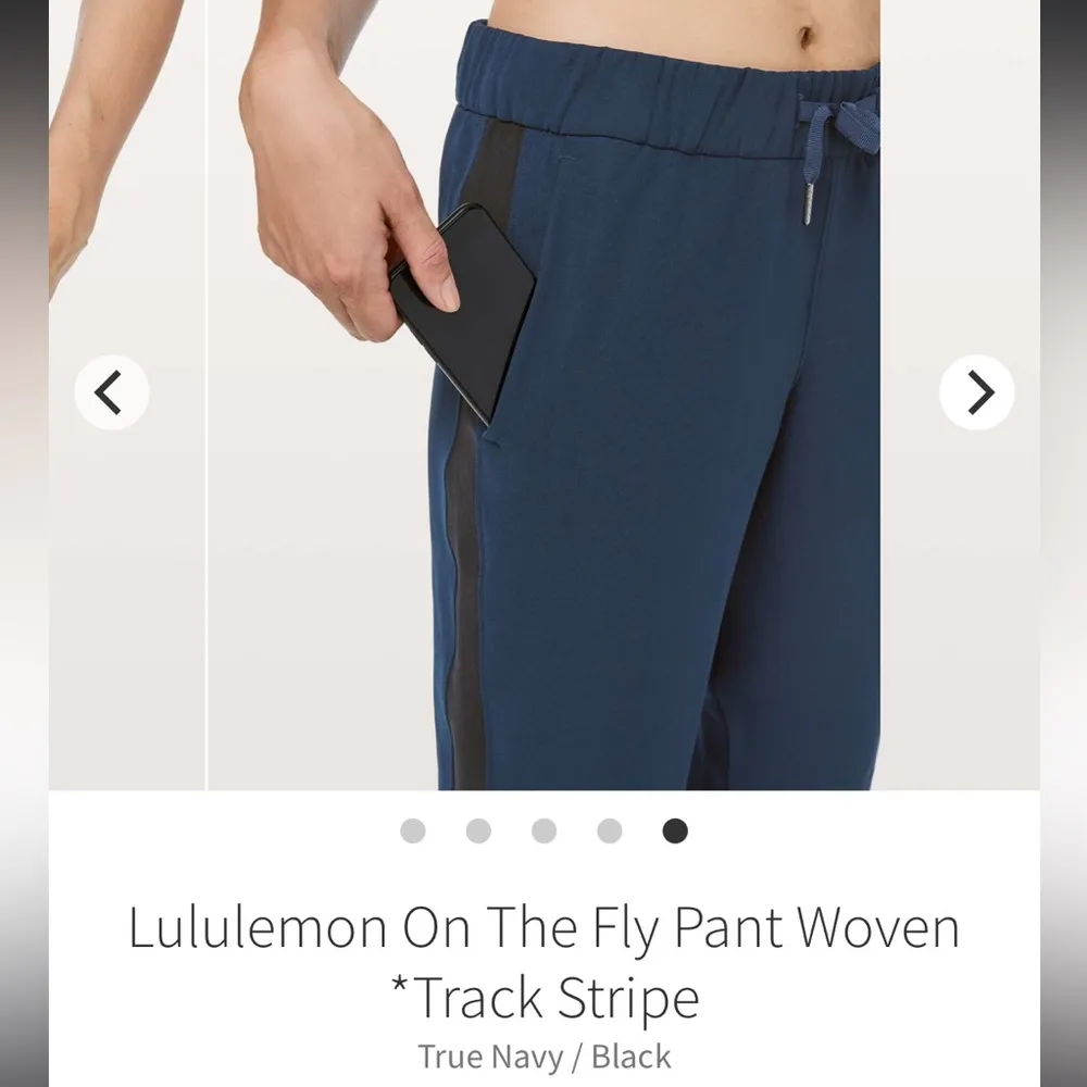 Lululemon On The Fly Woven Track Black Stripe Pant in True Navy, Size 10 - Image 5
