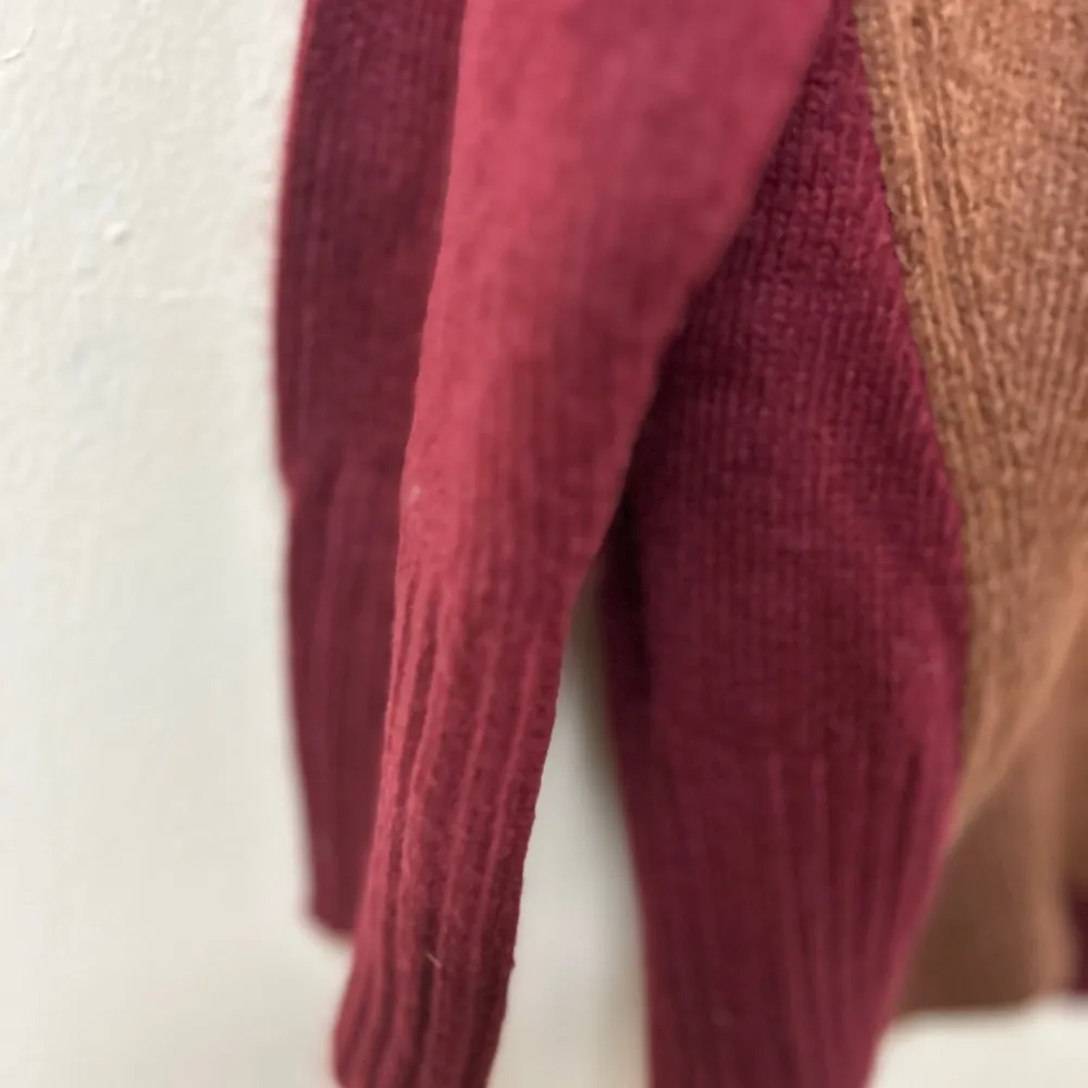 Margeaux & Ellie Ribbed Sweater in Burgundy and Brown size XL Red - Image 3