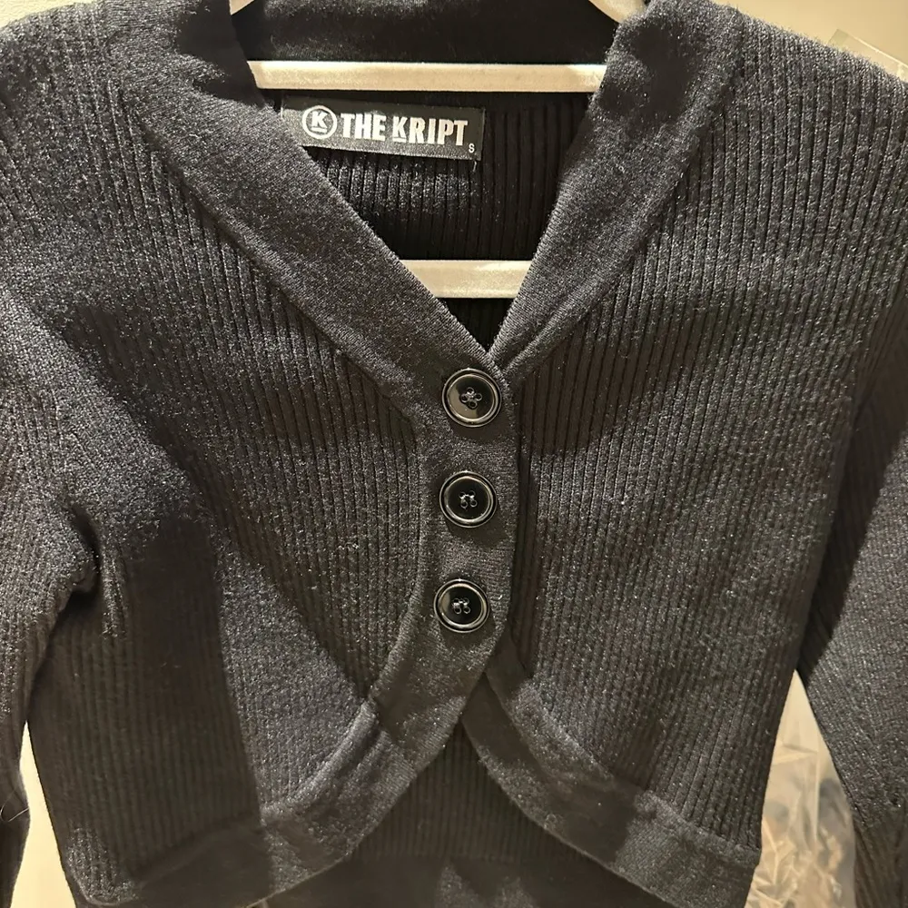 Cropped Black Sweater - Image 3