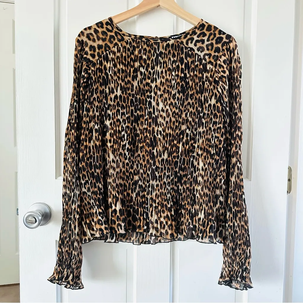 EXPRESS Leopard Print Pleated Georgette Blouse Animal Print Lined Size M - Image 2