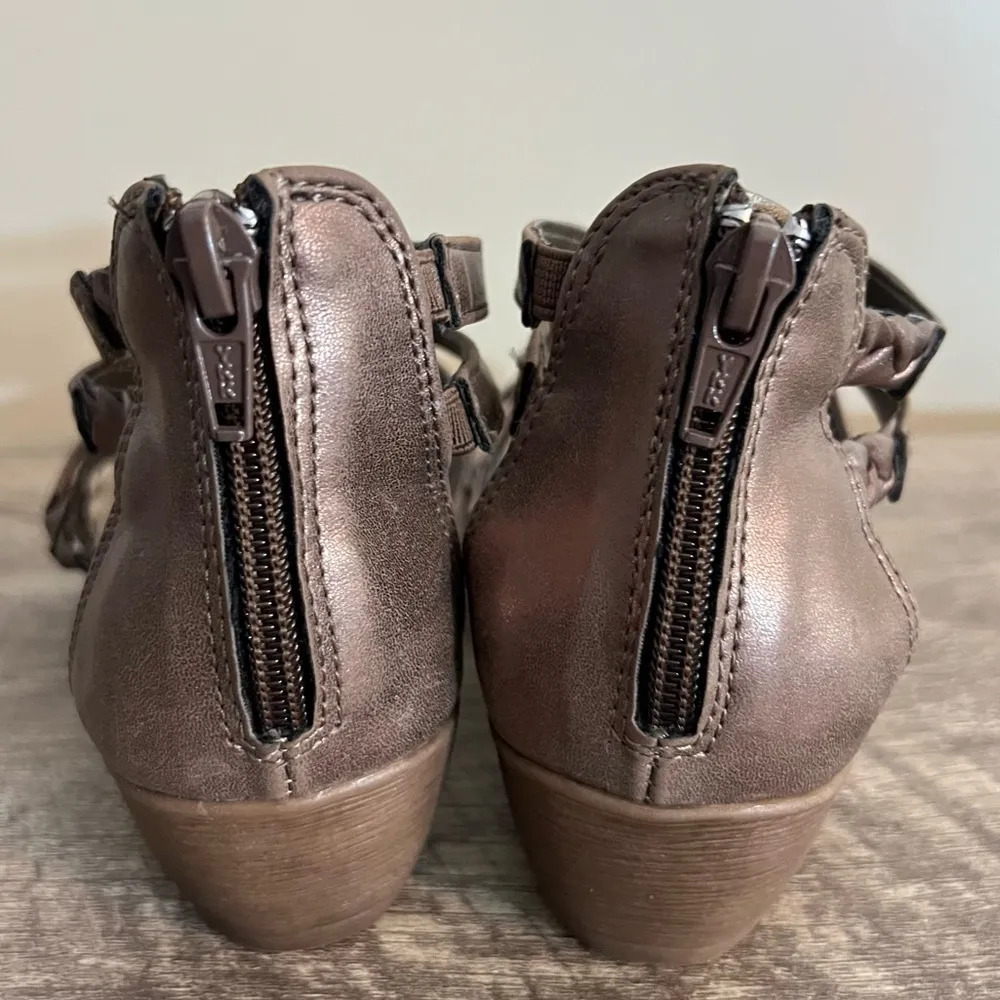 Wear Ever by BareTraps Fenma Metallic Strappy Sandals Women’s Size 7 - Image 4