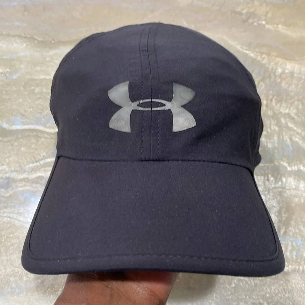 Under Armour Women's Black Twisted Renegade Cap One Size (Preowned) - Image 2