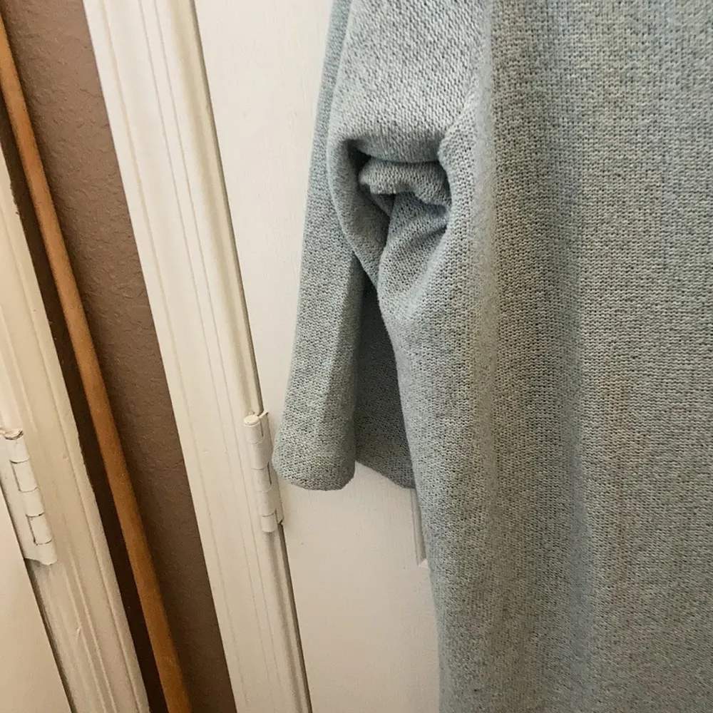 FINAL MARKDOWN Avenue deep v neck sweater 22/24 - Image 2