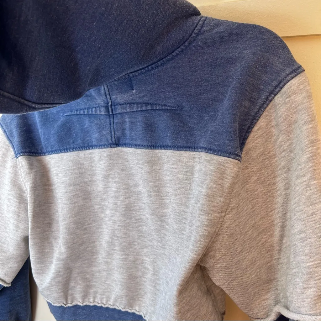 The Laundry Room Revolve Gray Blue Crop Sweatshirt Hoodie Size Small - Image 14