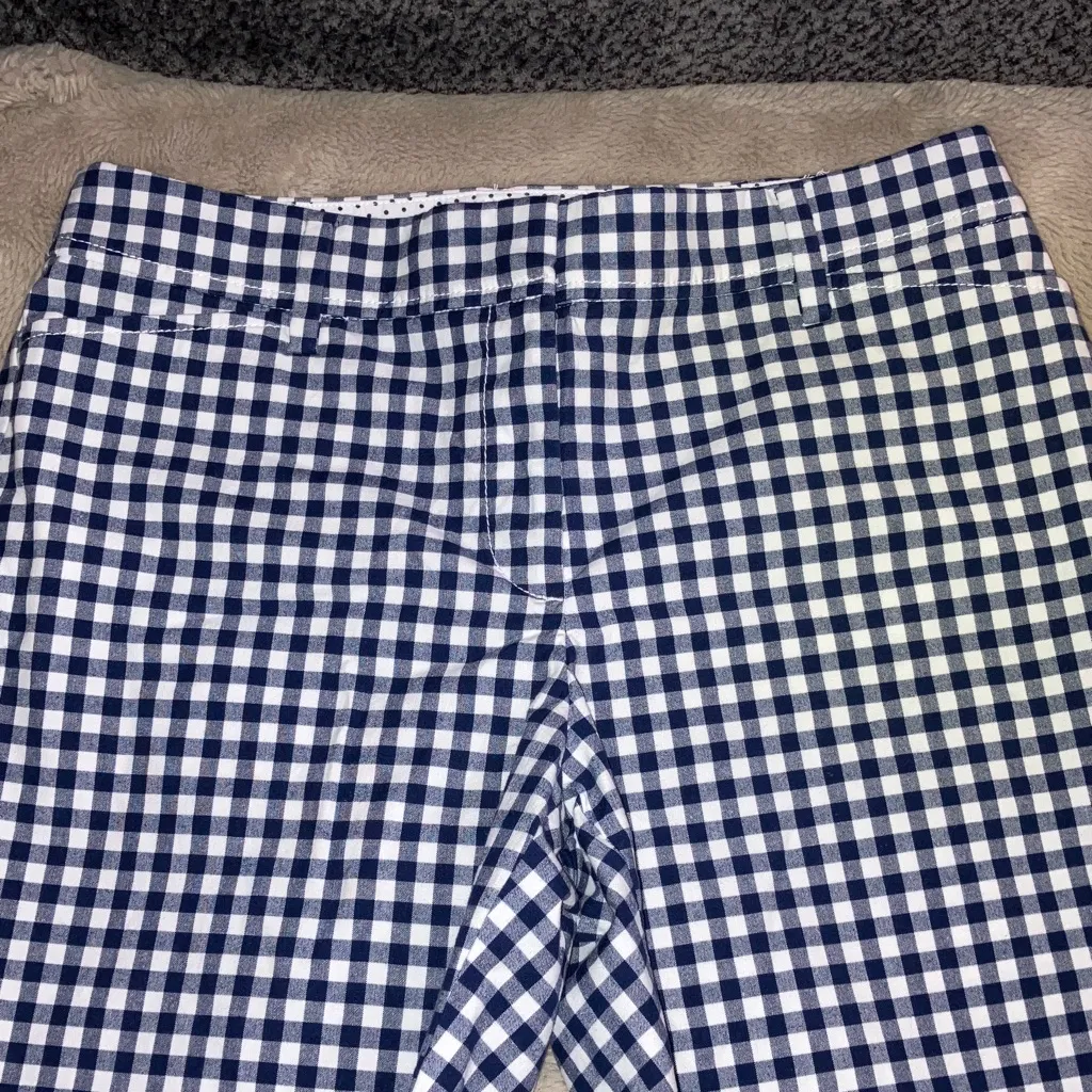 Talbots Perfect Short 9.5”, size 6P - Image 2