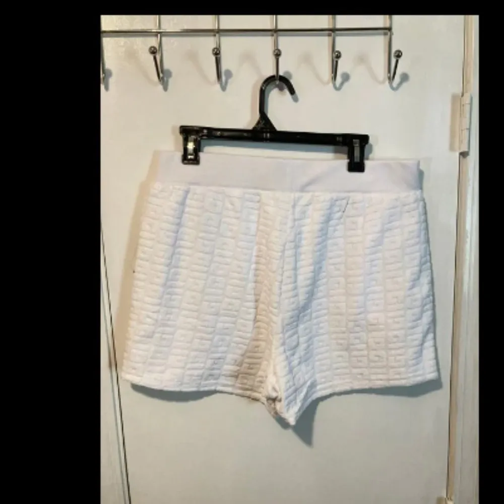 Guess women's XL pure white elastic waist soft & thick XEN logo G print shorts - Image 2