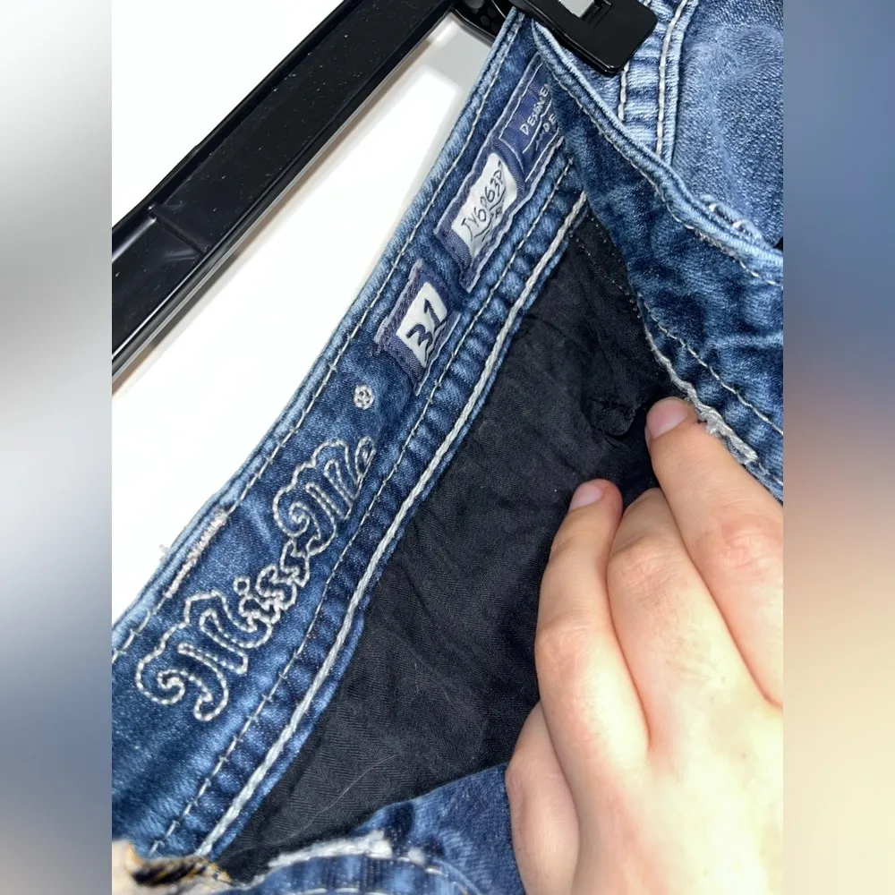 Miss Me Y2K Vintage and Retired Paisley Crystalized Designed Capri Jeans Size 31 - Image 9