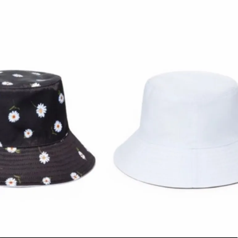 ALICE + OLIVIA DAISY PRINT REVERSIBLE BUCKET HAT - Image 8
