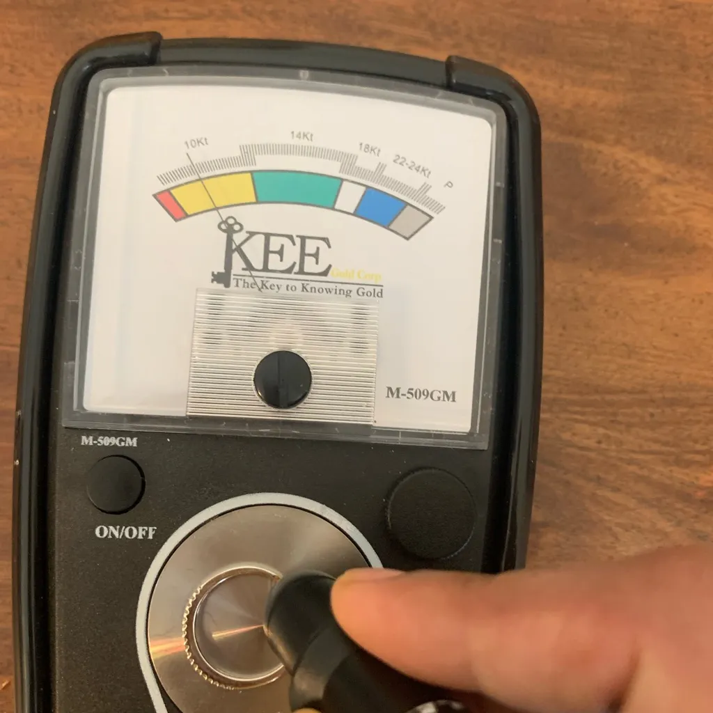 10kt Gold Engagement/Wedding Ring Set - Image 9