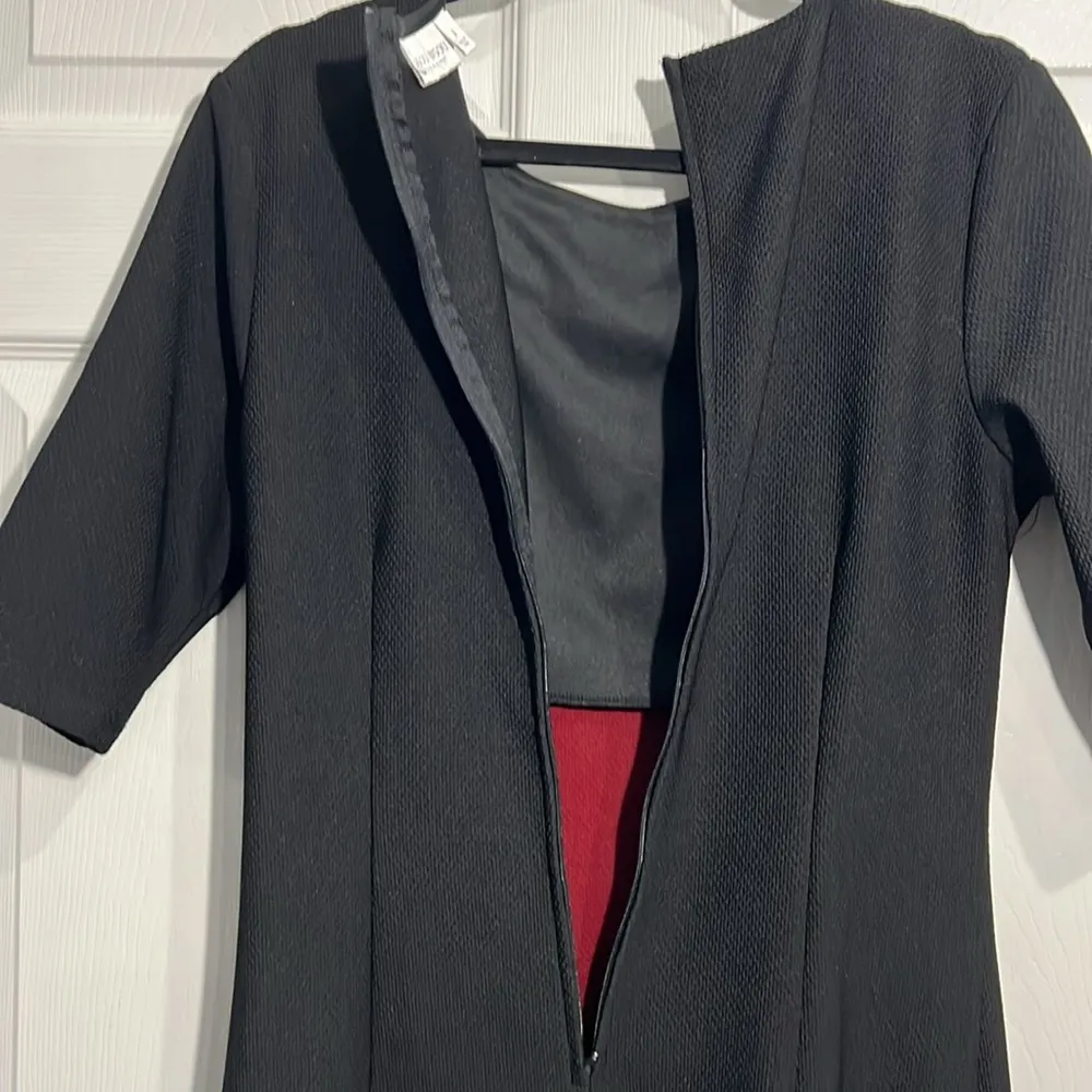 Bisou Bisou Women’s Black and Dark Red Short Sleeve Dress - Size 6 - Image 10