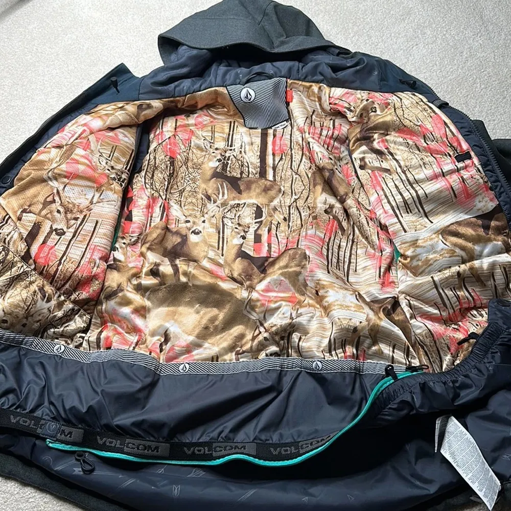 Volcom: Unique Slate Gray Geometric Fawn Snow Jacket - Image 10