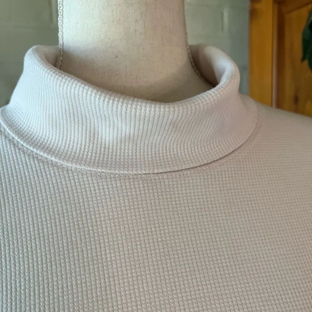 American Eagle mock turtleneck half crop sweater winter white EUC size XS - Image 4