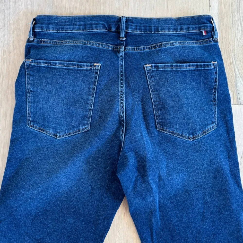 Tommy Hilfiger Greenwich Straight Jeans Medium Wash Size 12 - Image 4