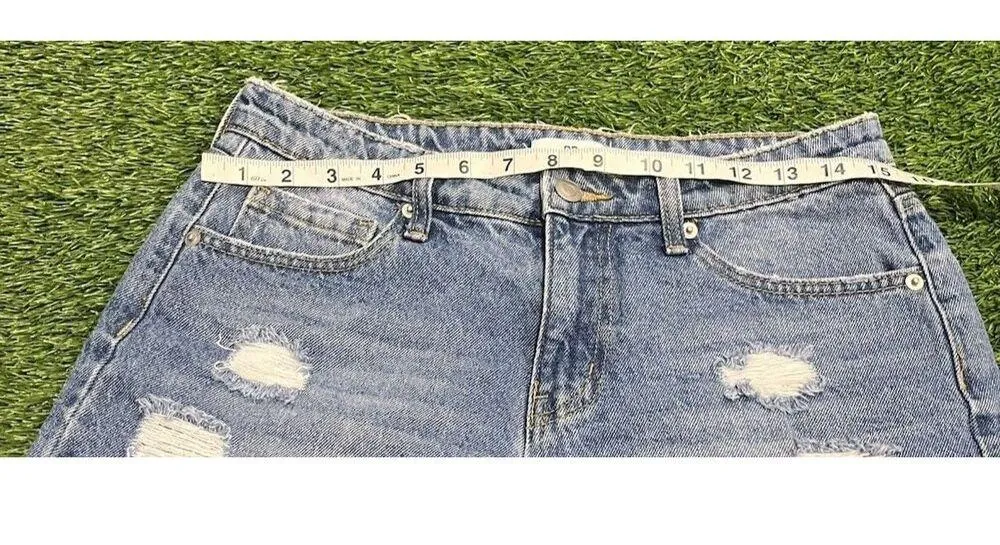 BP Women's HI RISE VINTAGE LT DESTROY DENIM SHORT US 29 2.5 inseam - Image 4