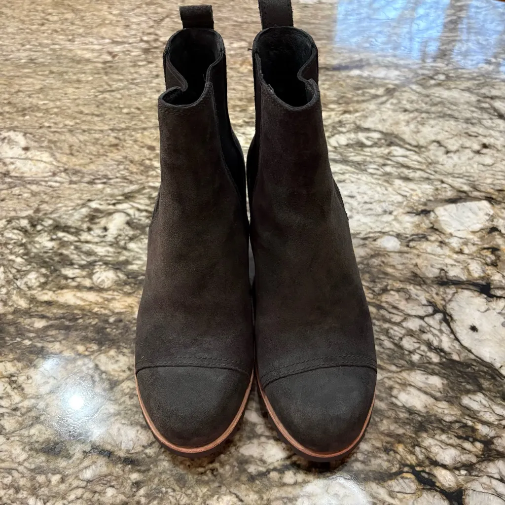 UGG Pax Waterproof Nubuck Black Wedge Booties - Image 2