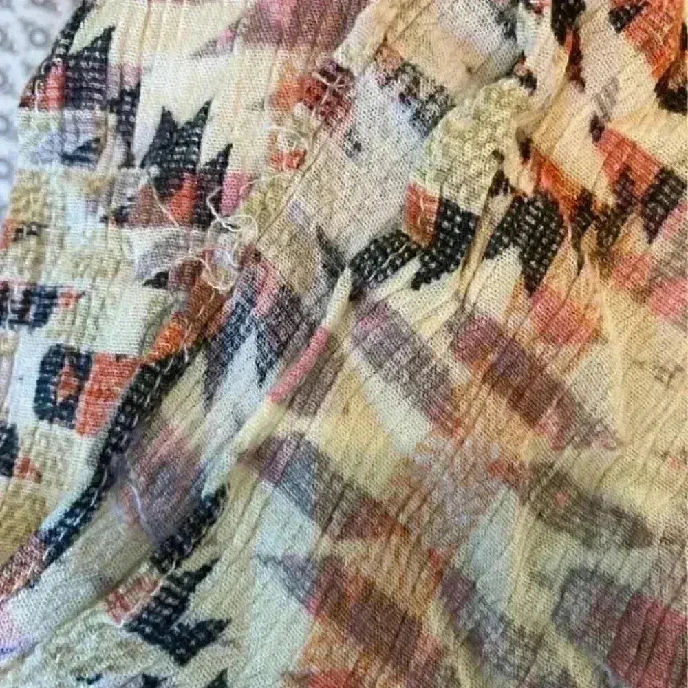 Astr large over sized blouse in size small - Image 4