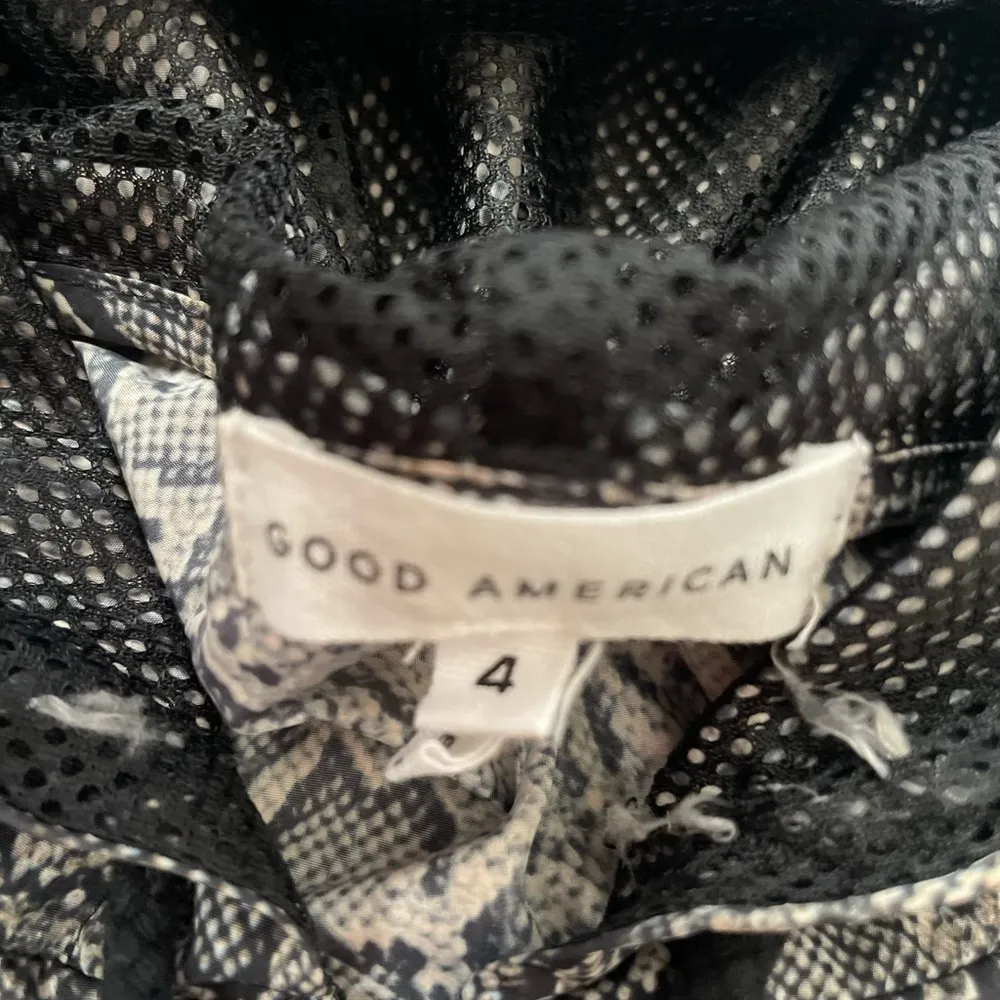 Good American Lightweight Snakeprint Crop Rain Jacket - Image 2