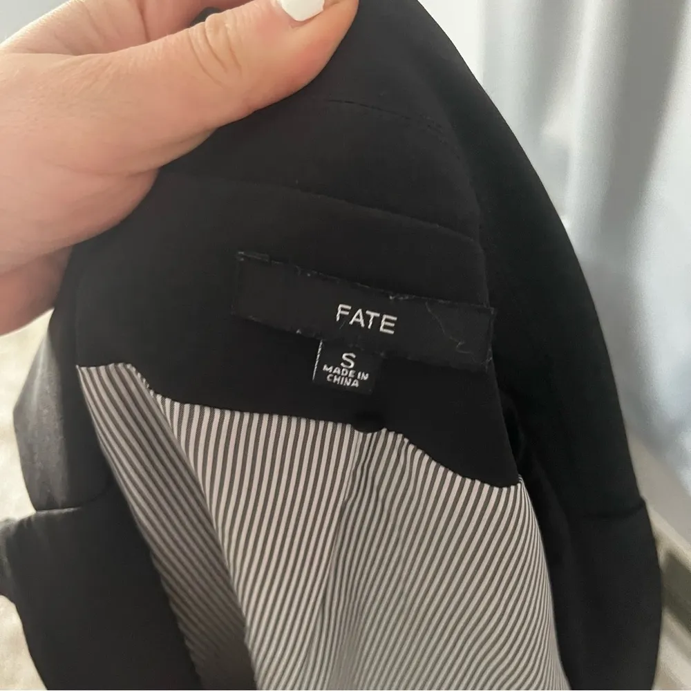 Fate black blazer size small - Image 6