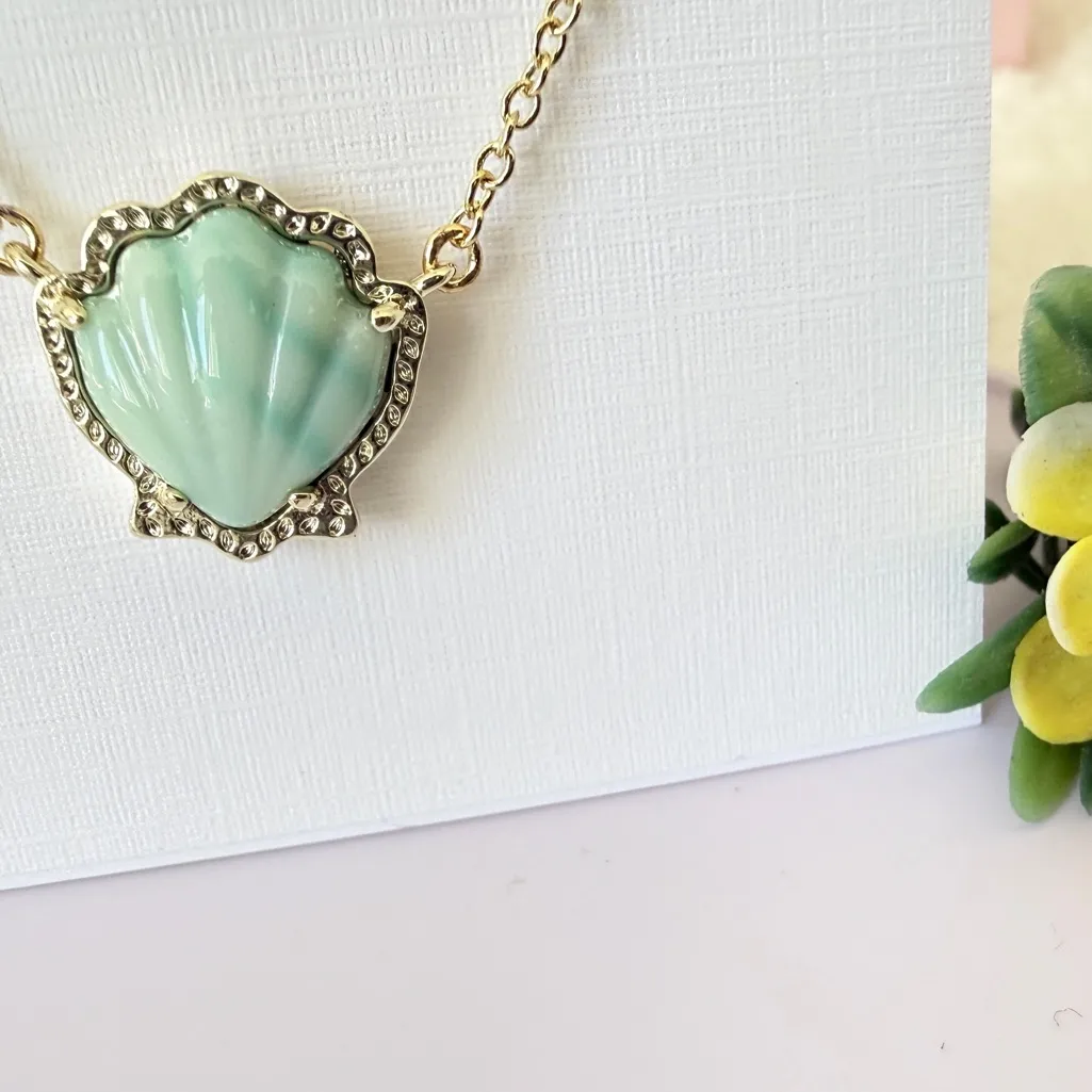 Kendra Scott Brynne Shell Gold Short Pendant Necklace - Image 2