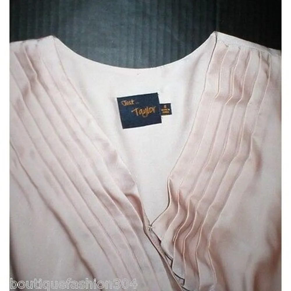 New Womens NWT $269 Taylor Dress 14 Pale Pink Beige Tiered V Neck Peach Silky - Image 9