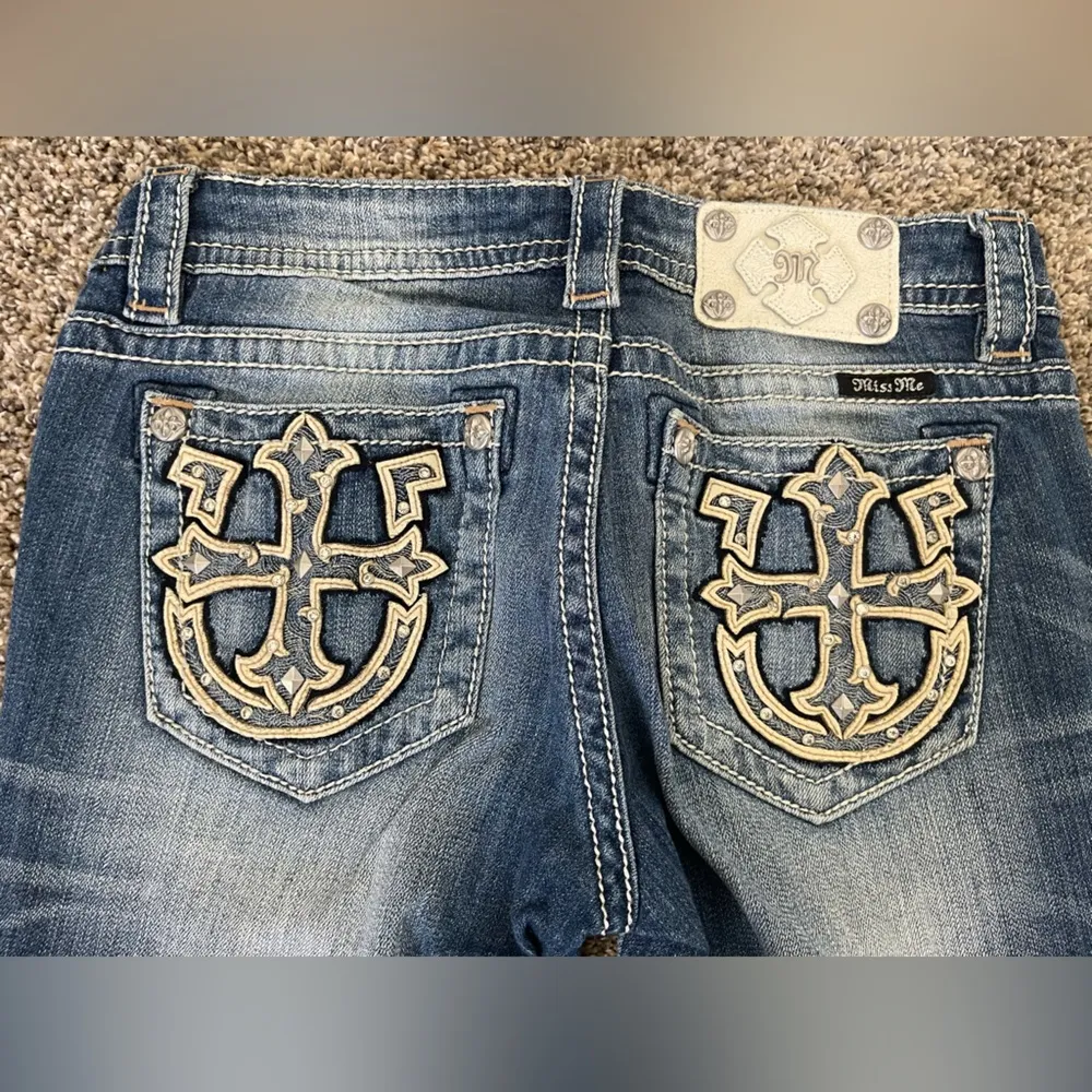 Women’s Miss Me Signature Straight Cross Horseshoe Jeans Size 27 - Image 4