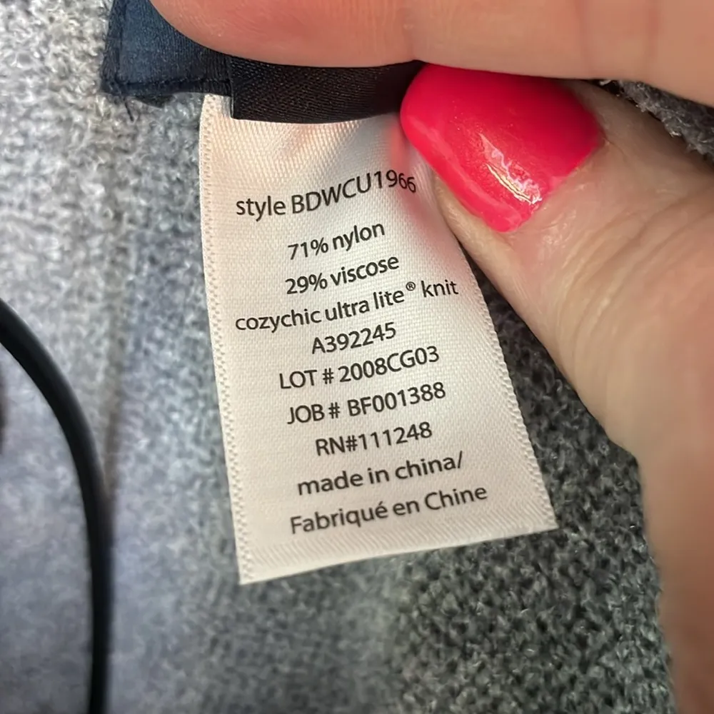 BNWOT barefoot dreams, striped poncho - Image 6