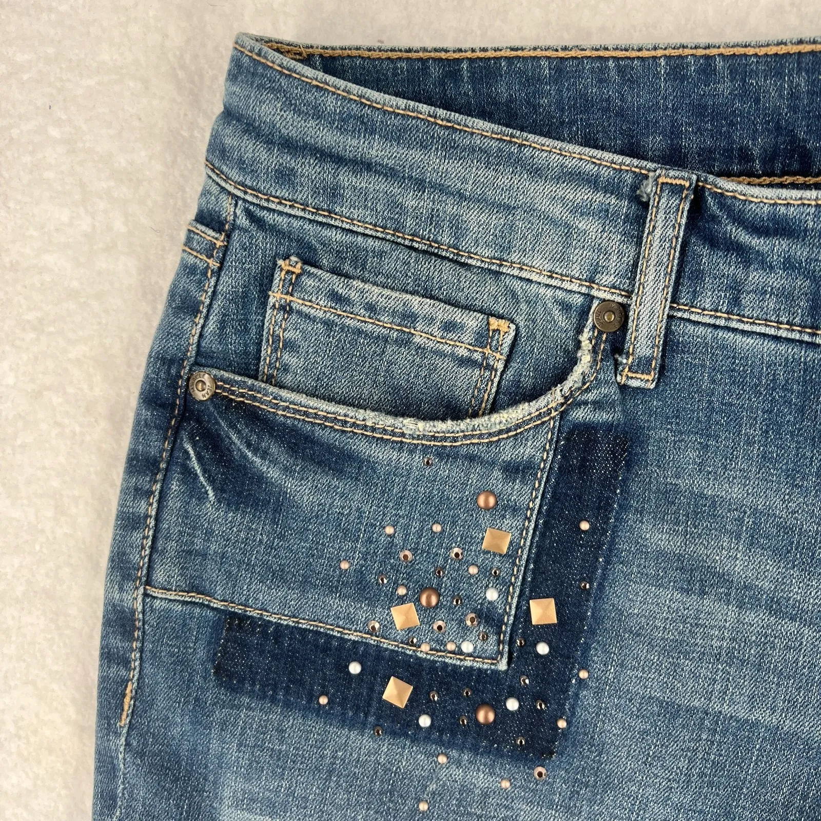 Miracle Freedom Boyfriend Jeans Womens 8 Blue Patchwork Embellished Cuffed Hem - Image 4