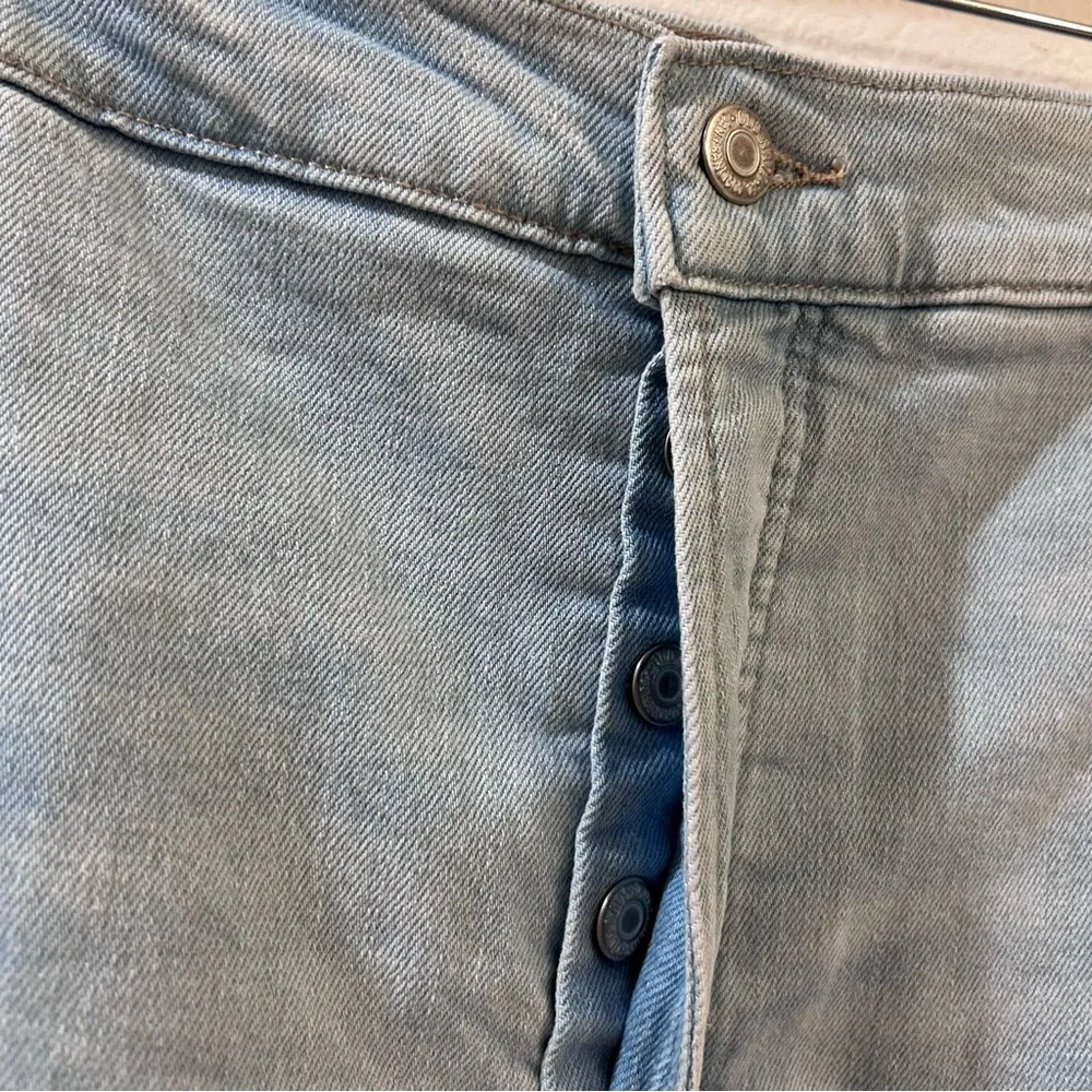 Old Navy Higher Hi Rise Sky Hi A-Line Denim Shorts Plus NWT Size 22 - Image 4